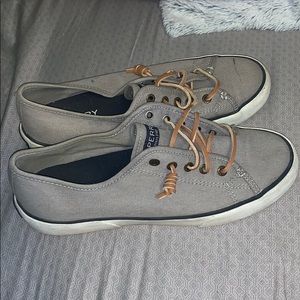 Sperry pier view slip ons